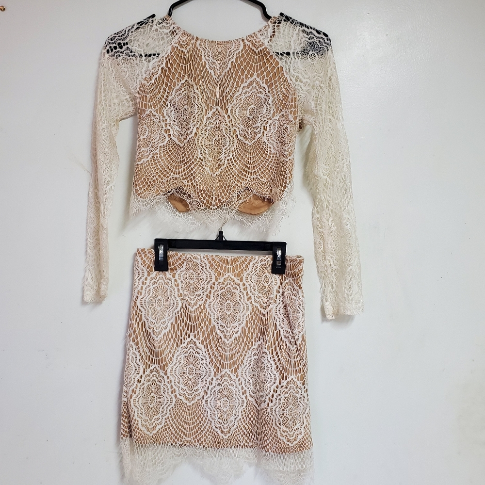 LAtiste By Amy 2 Pc Outfit Womens Size Small WHITE LACE FLORAL SKIRT BLOUSE SET